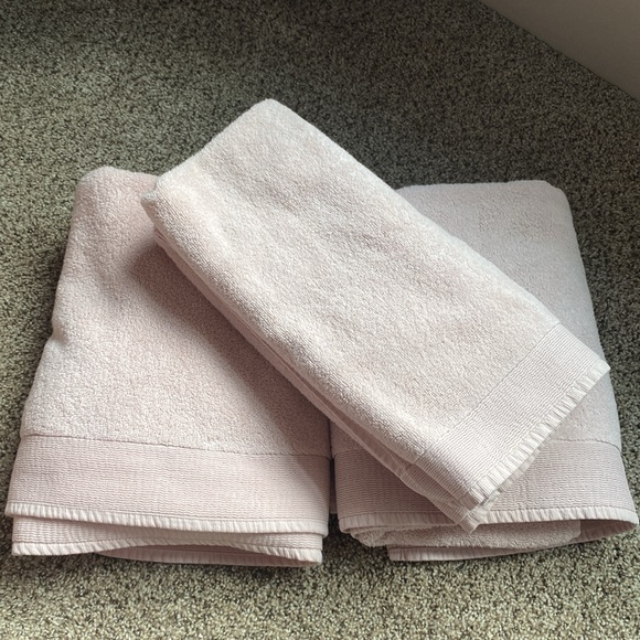 SALE 4 Multipack WEST ELM Bathtowels/Handtowels - Picture 3 of 10